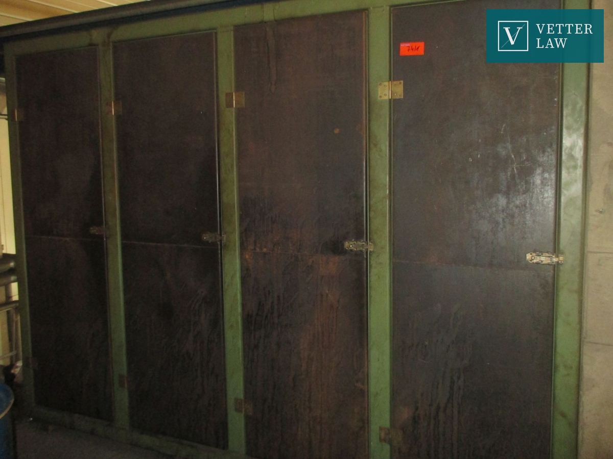 4-türiger Stahlschrank – Bild 1