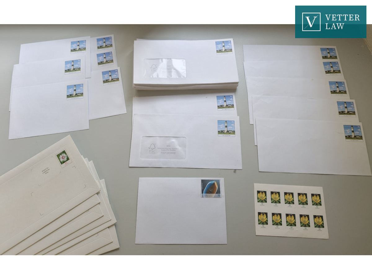 Vorfrankierte Briefumschläge + Briefmarken – Bild 1